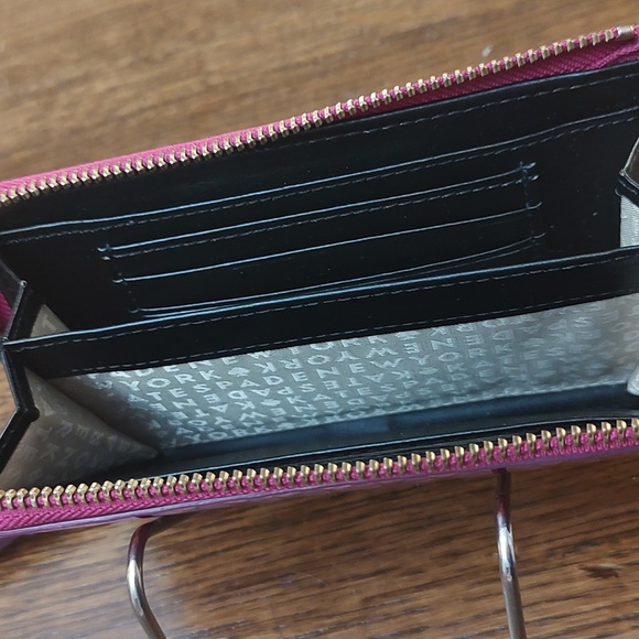 Kate Spade Beale St Caterina Pink Reflective Wristlet Wallet NWOT - Picture 10 of 13